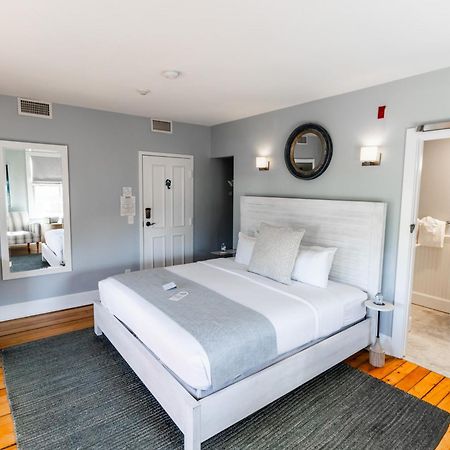 Town & Tide Inn Newport Bagian luar foto
