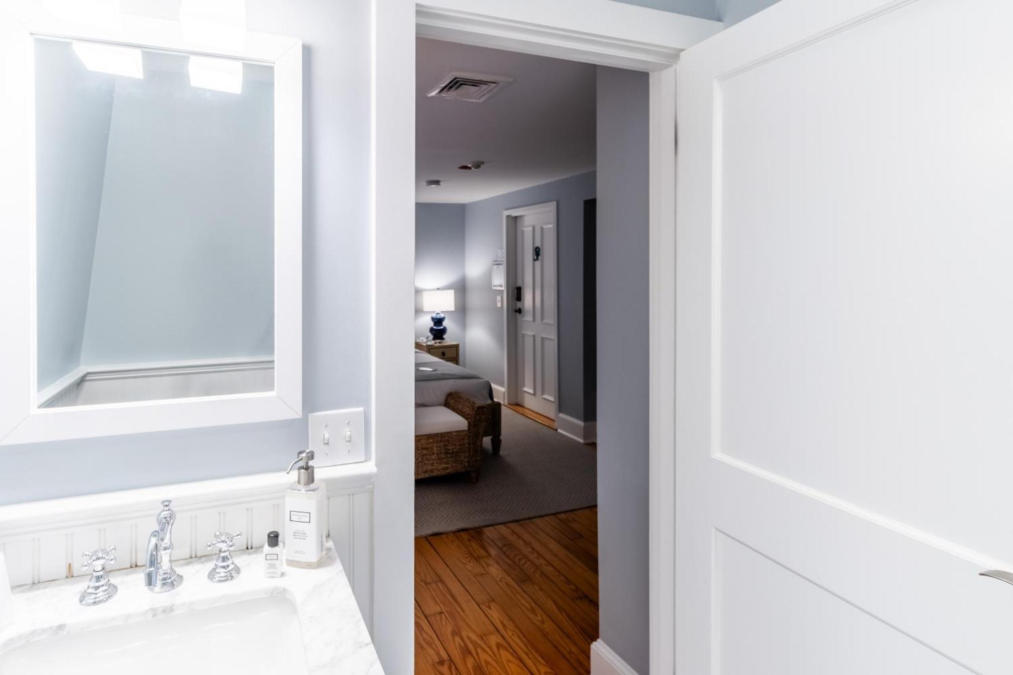 Town & Tide Inn Newport Bagian luar foto
