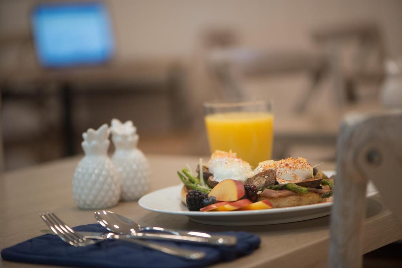 Town & Tide Inn Newport Bagian luar foto